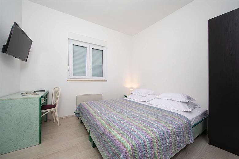 Apartments Irena Tucepi Bagian luar foto