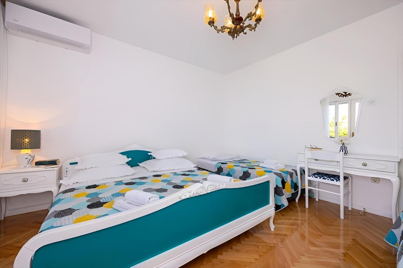 Apartments Irena Tucepi Bagian luar foto